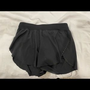 Size 6 lululemon shorts